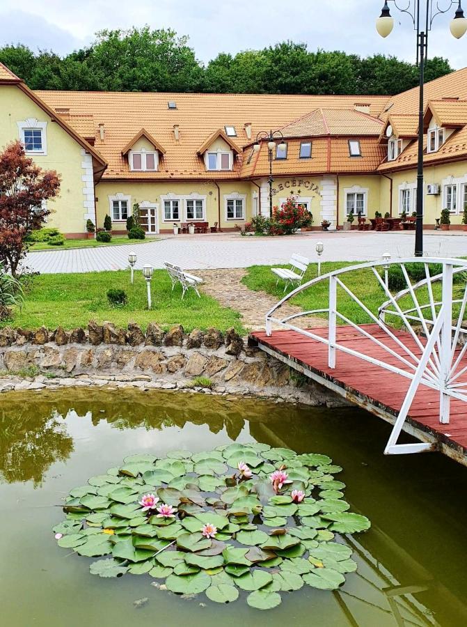 Willa Park Ostrowiec Świętokrzyski Exteriör bild