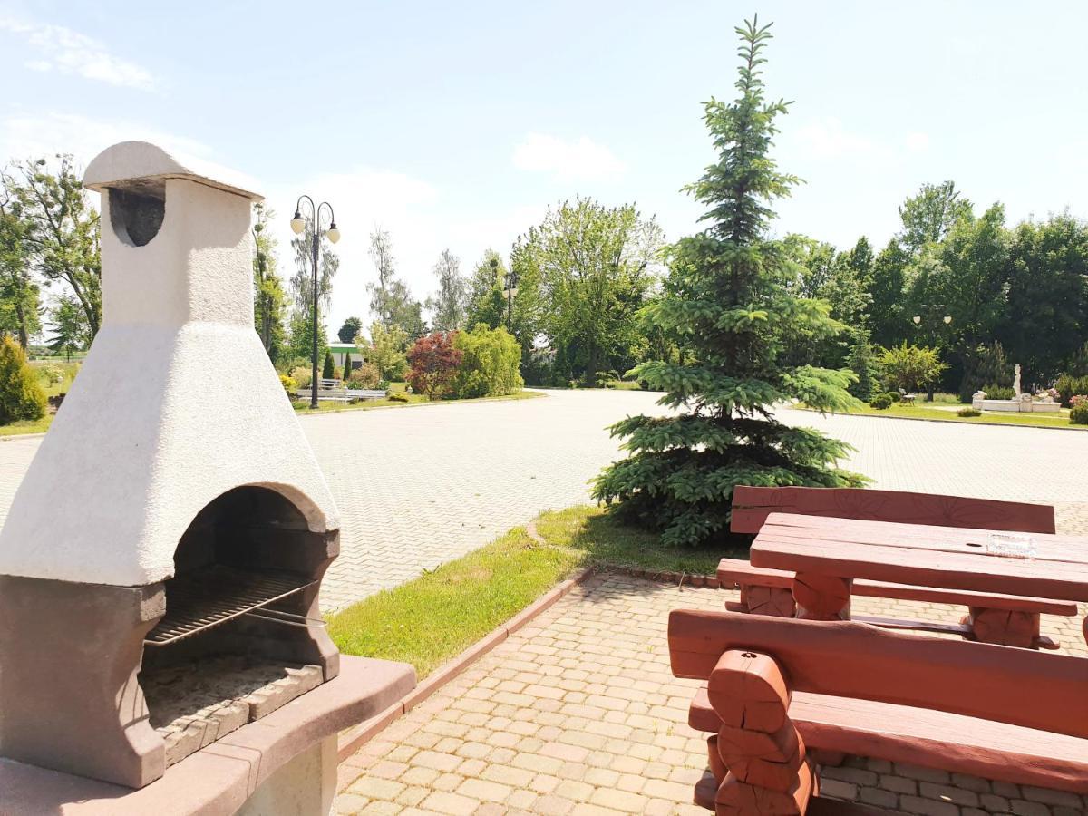 Willa Park Ostrowiec Świętokrzyski Exteriör bild