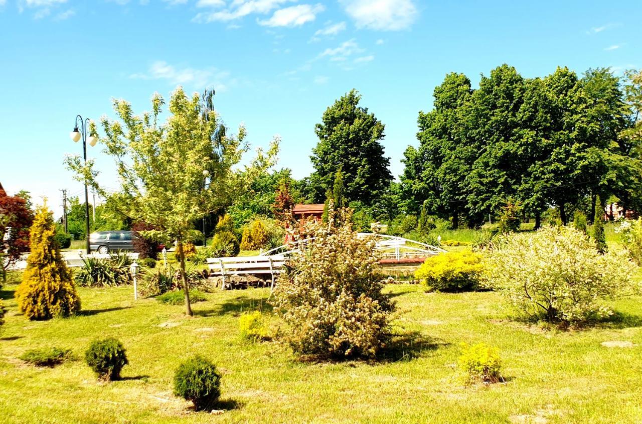 Willa Park Ostrowiec Świętokrzyski Exteriör bild