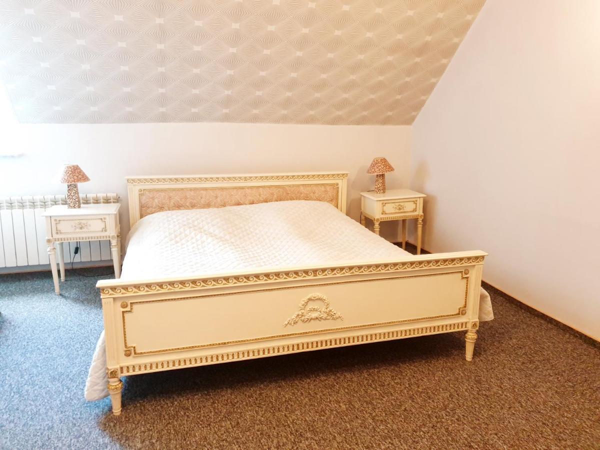 Willa Park Ostrowiec Świętokrzyski Exteriör bild