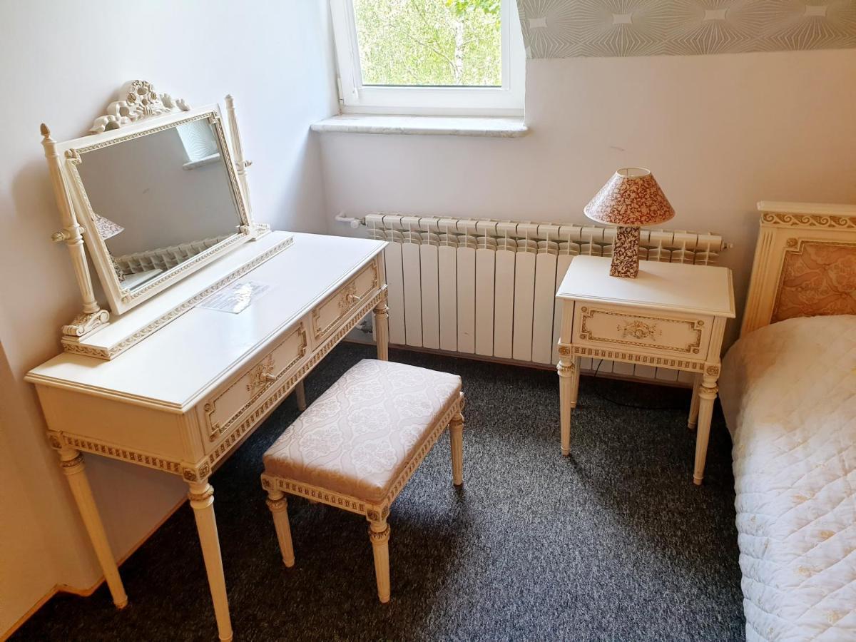 Willa Park Ostrowiec Świętokrzyski Exteriör bild