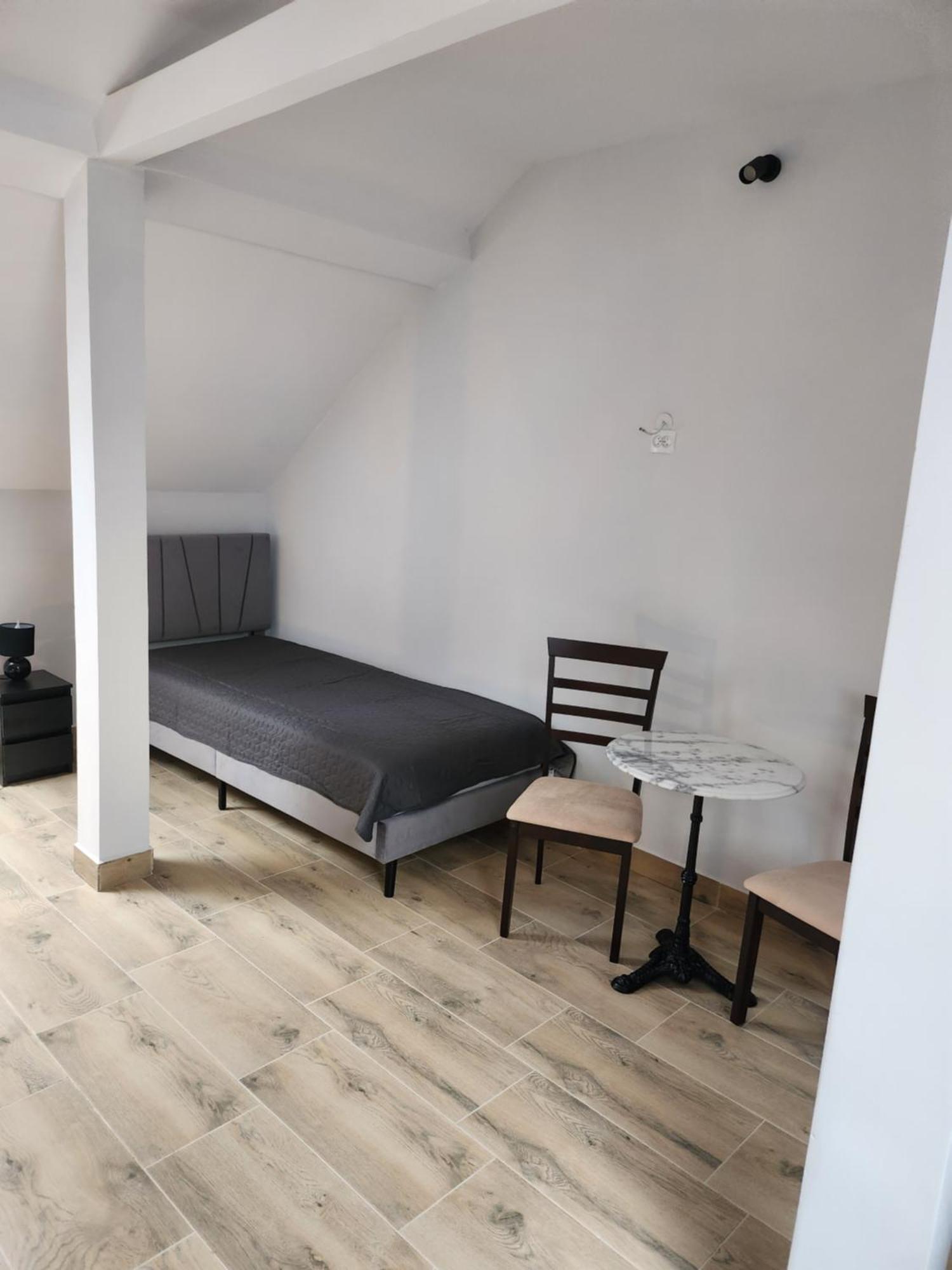 Willa Park Ostrowiec Świętokrzyski Exteriör bild