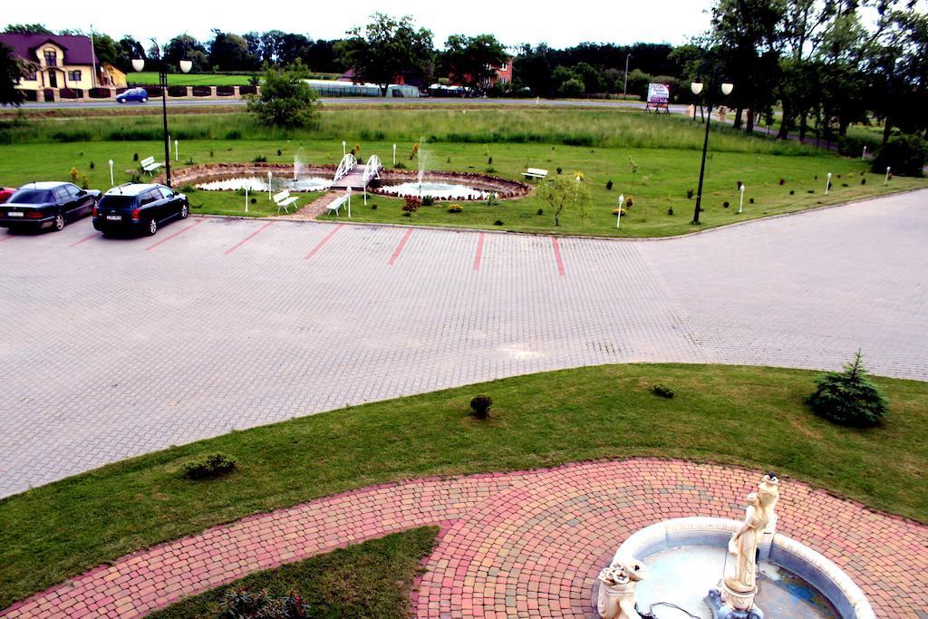 Willa Park Ostrowiec Świętokrzyski Exteriör bild