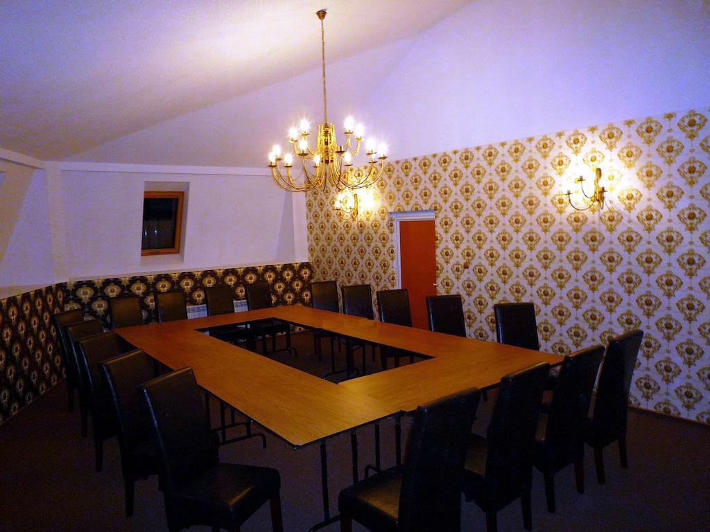 Willa Park Ostrowiec Świętokrzyski Exteriör bild